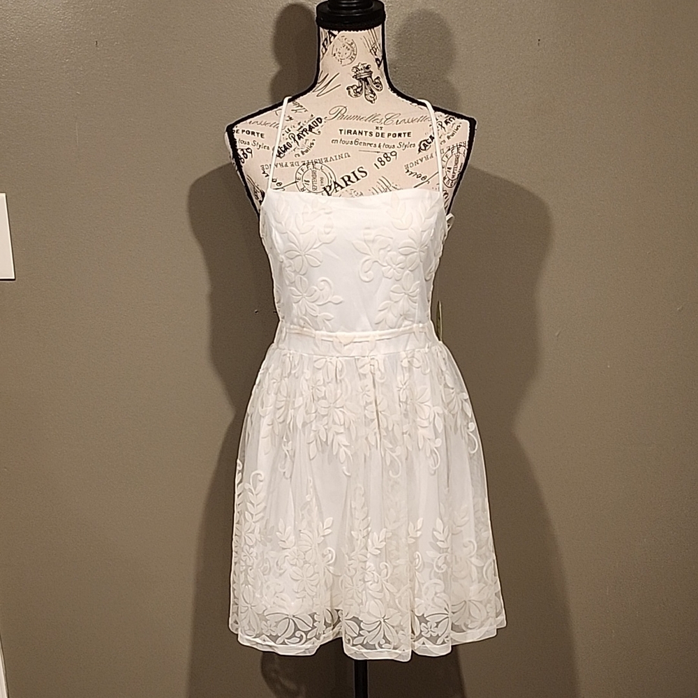 Chic White Sundress with Halter Neckline for Bride